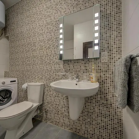 A Unique And Charming Two Bedroom In St Julians Διαμέρισμα *