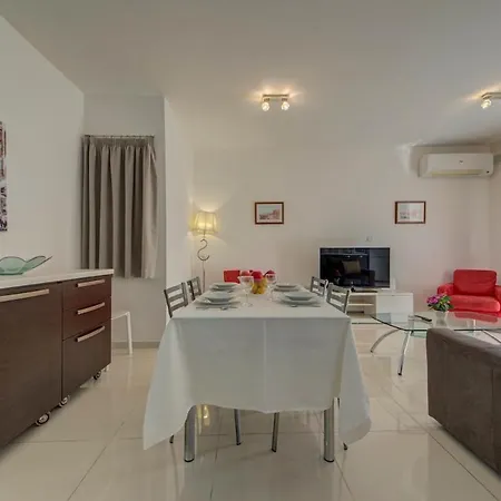 Διαμέρισμα A Unique And Charming Two Bedroom In St Julians Σεντ Πόλς Μπέι