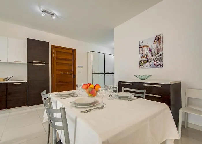 A Unique And Charming Two Bedroom In St Julians Διαμέρισμα