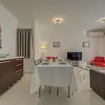 아파트 A Unique And Charming Two Bedroom In St Julians 세인트폴스베이