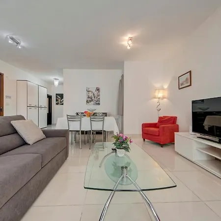 A Unique And Charming Two Bedroom In St Julians *