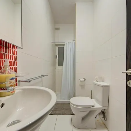 A Unique And Charming Two Bedroom In St Julians דירה *