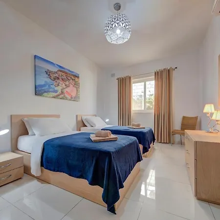 Апартаменты A Unique And Charming Two Bedroom In St Julians