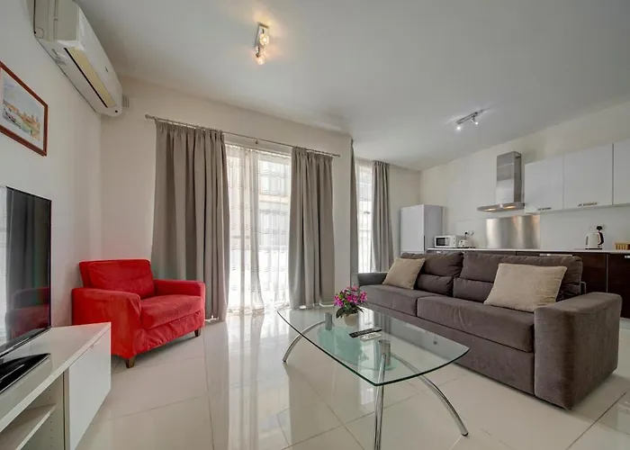 Апартаменты A Unique And Charming Two Bedroom In St Julians