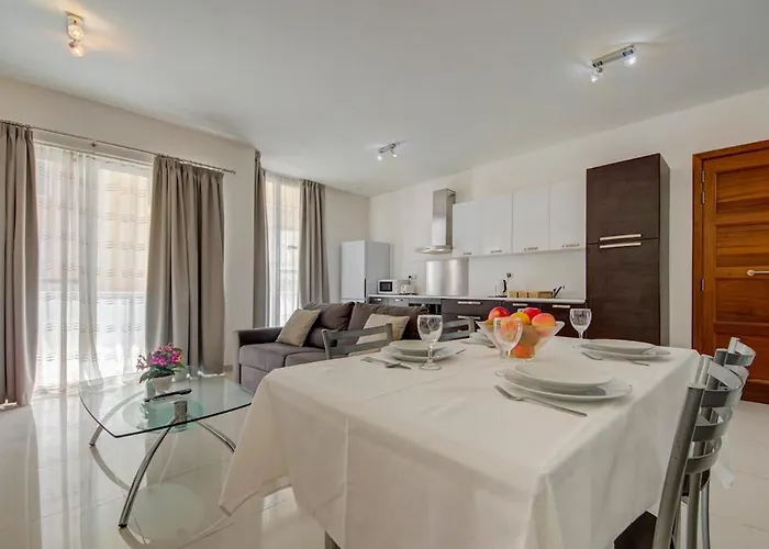 A Unique And Charming Two Bedroom In St Julians * Сент-Полс-Бей