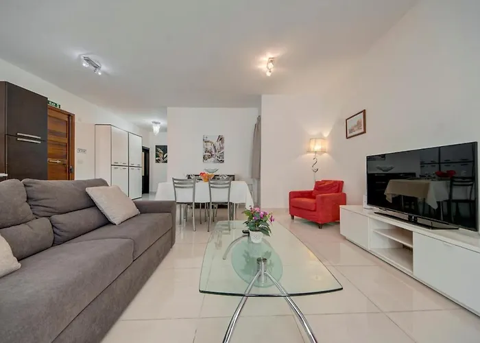 A Unique And Charming Two Bedroom In St Julians *