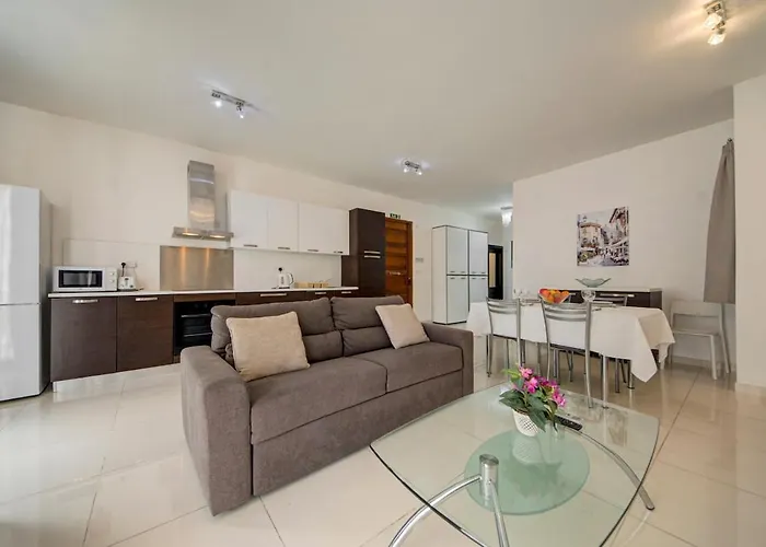 A Unique And Charming Two Bedroom In St Julians *