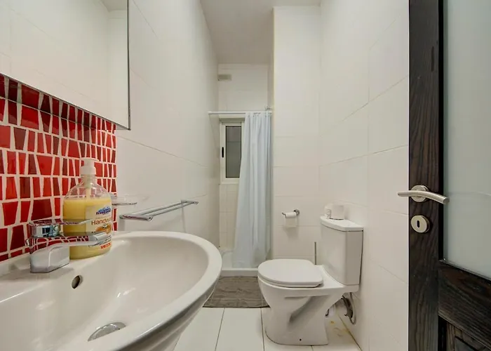 A Unique And Charming Two Bedroom In St Julians 아파트 *