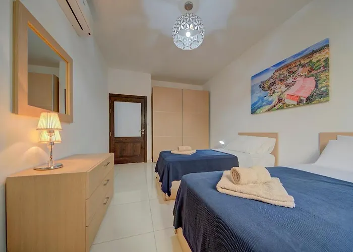 A Unique And Charming Two Bedroom In St Julians Апартаменты Сент-Полс-Бей