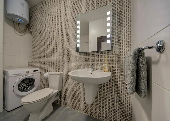 A Unique And Charming Two Bedroom In St Julians 아파트 *