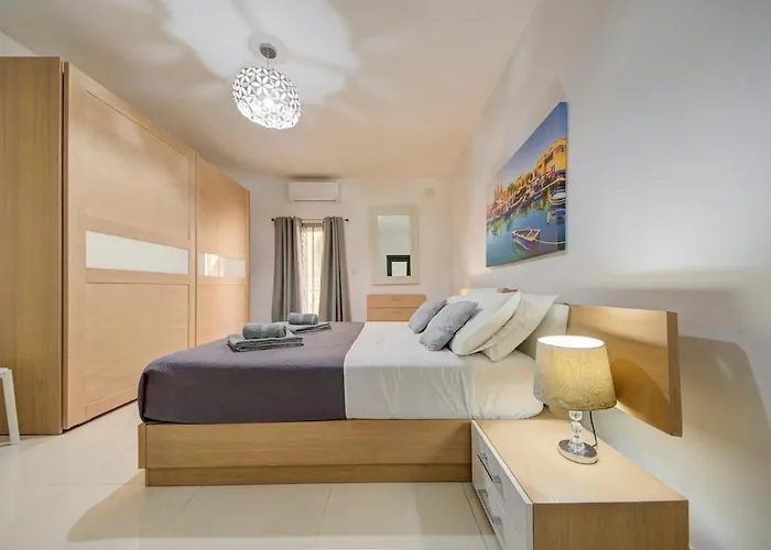 A Unique And Charming Two Bedroom In St Julians * Сент-Полс-Бей