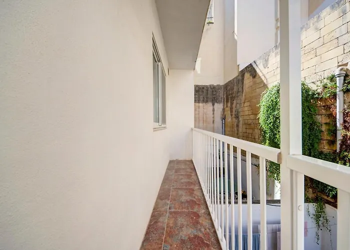 A Unique And Charming Two Bedroom In St Julians