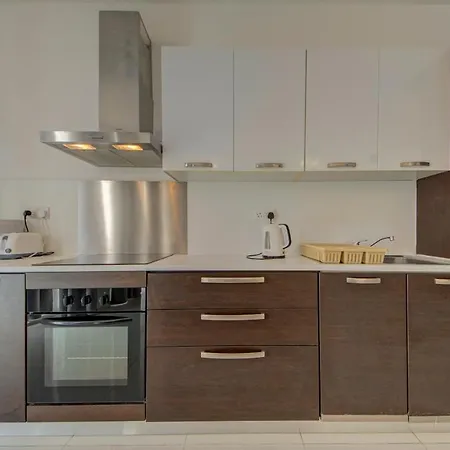 아파트 A Unique And Charming Two Bedroom In St Julians 세인트폴스베이