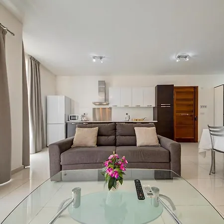 A Unique And Charming Two Bedroom In St Julians 아파트 세인트폴스베이